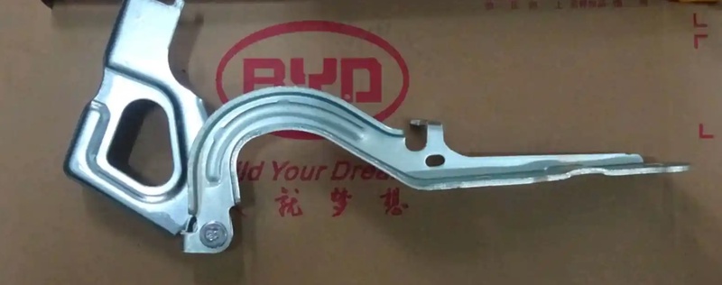 Петля капота BYD E2